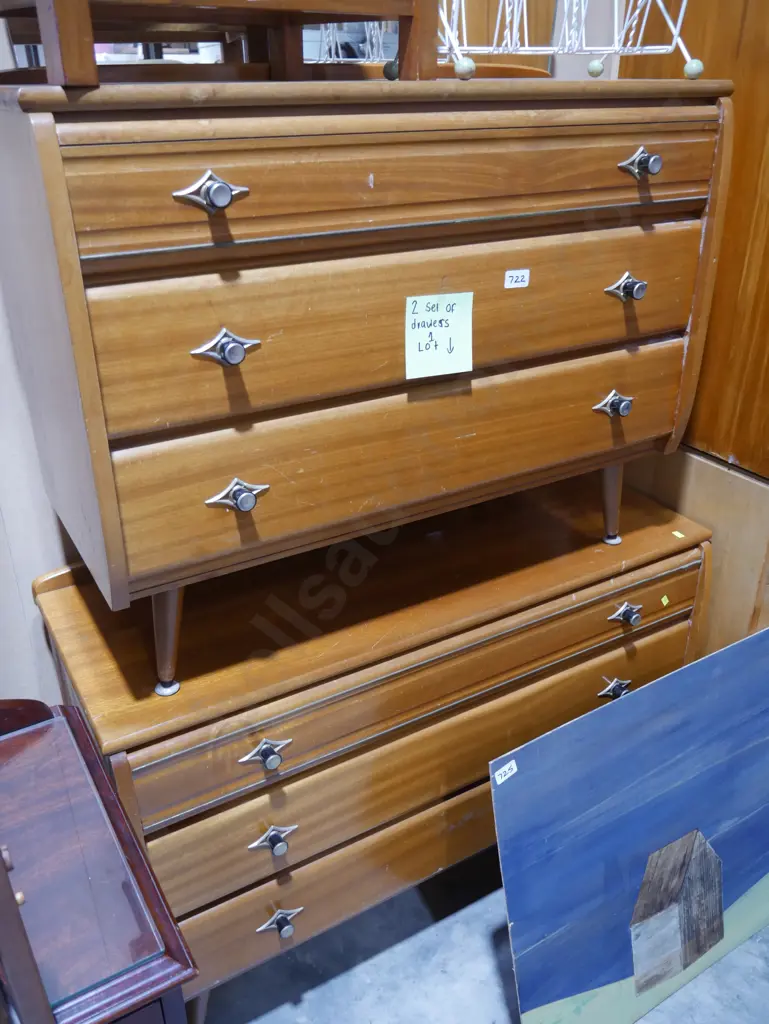 2 sets of drawers Image 1++
