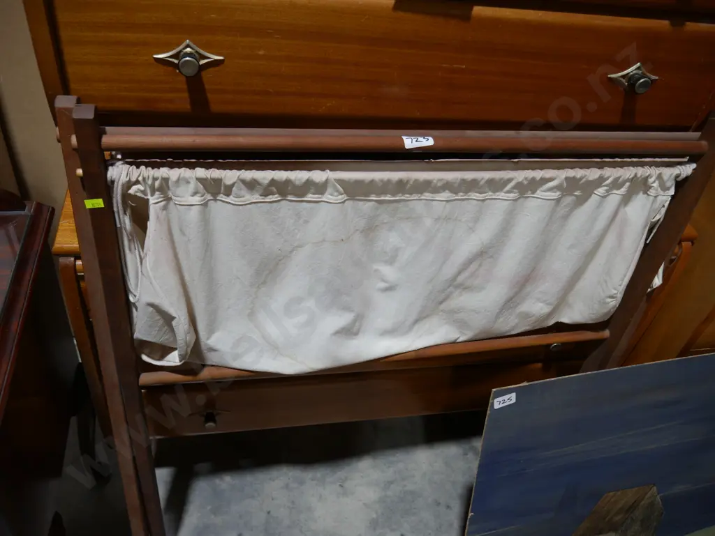 Laundry hamper Image 1++