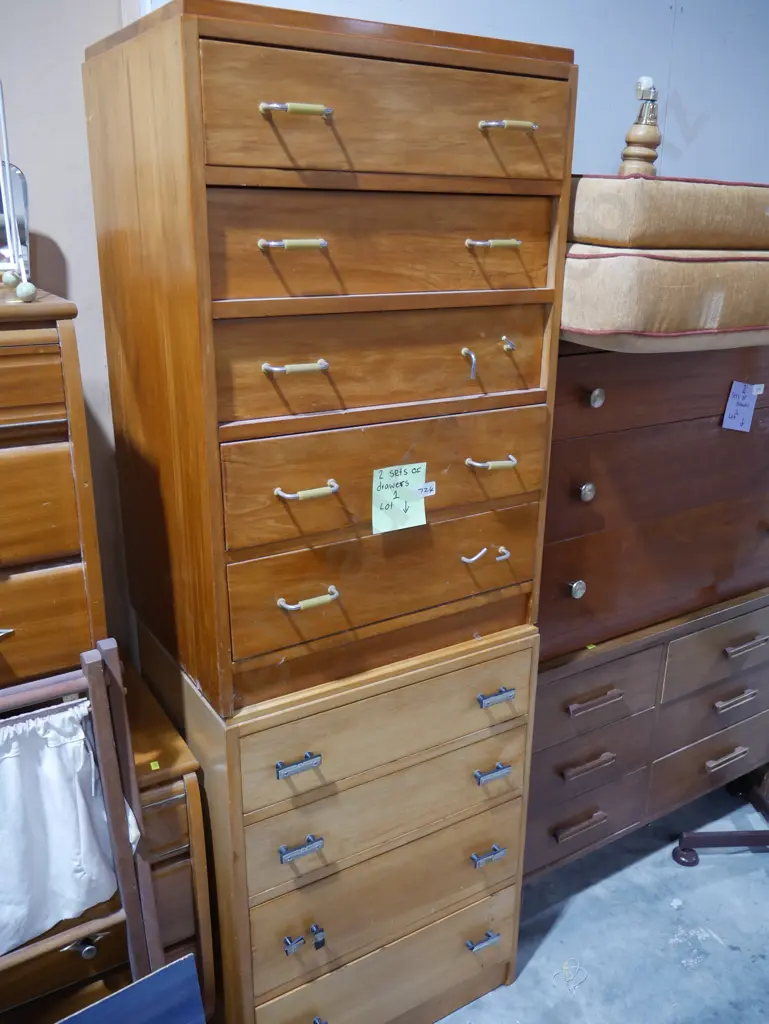 2 sets of drawers Image 1++
