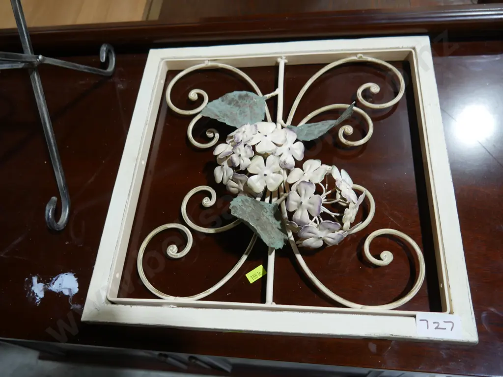 Metal wall hanging Image 1++