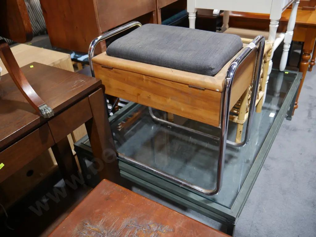 Piano stool Image 1++