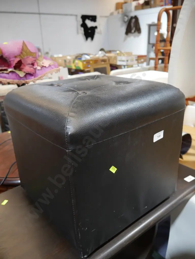 Pouf stool Image 1++