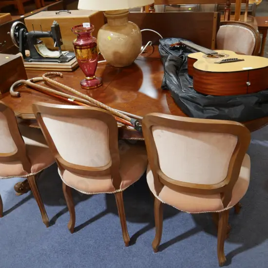 Extendable dining table and 6 chairs