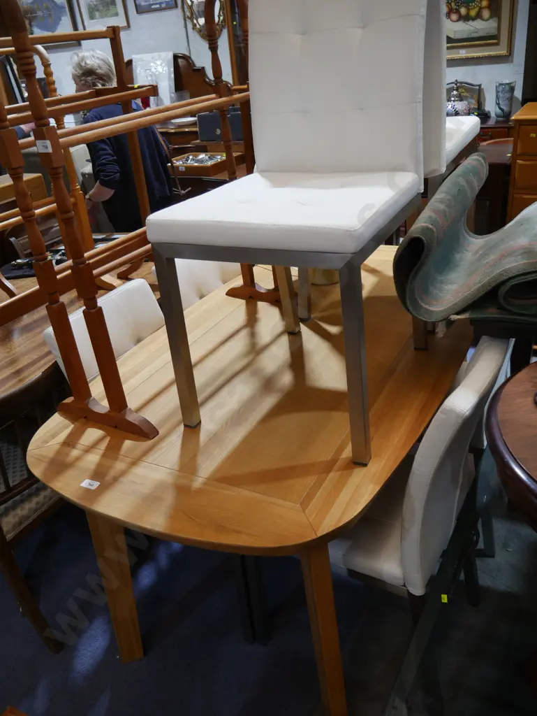 Dining table and 6 chairs Image 1++