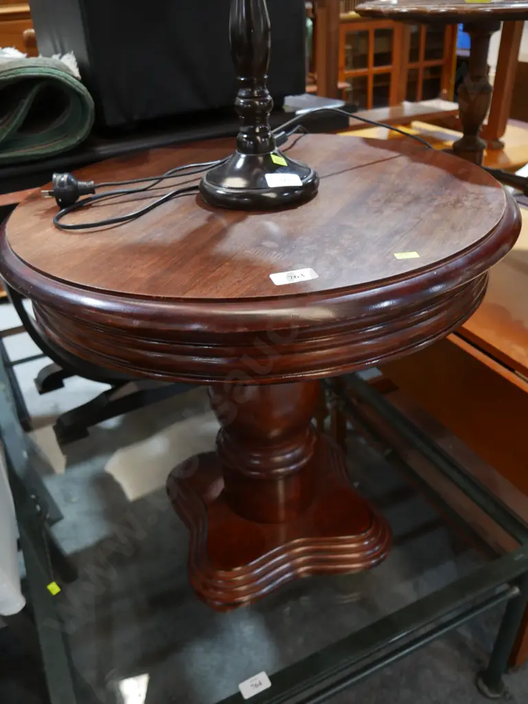 Pedestal side table Image 1++