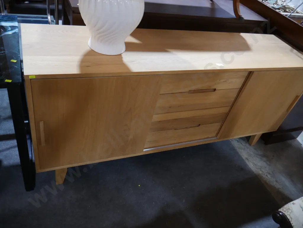 Sideboard Image 1++