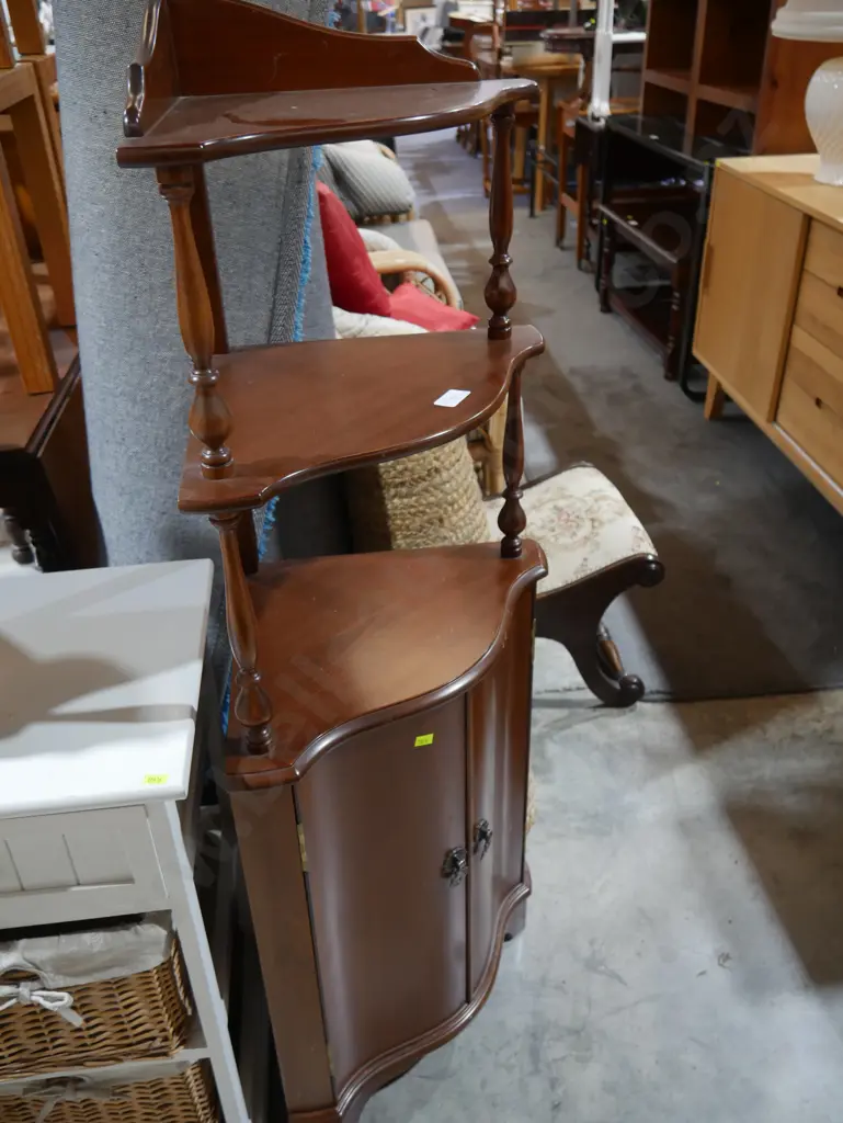 Whatnot cabinet Image 1++