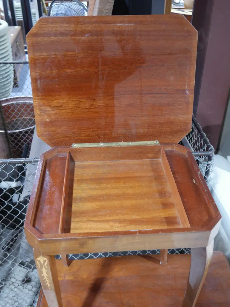 Inlaid side table Image 1++