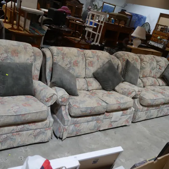 3 piece floral lounge suite