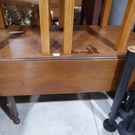 Drop leaf table