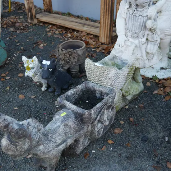 2 statue plant pots A/F