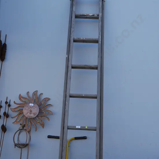 Extendable ladder