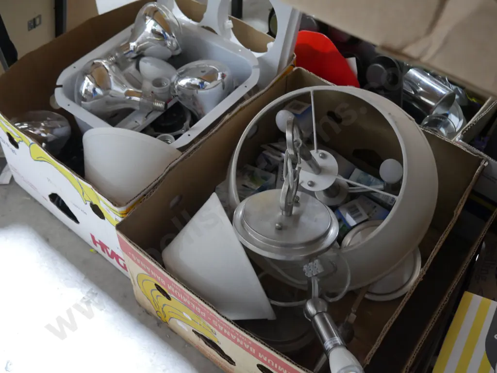 2 boxes light fittings etc Image 1++
