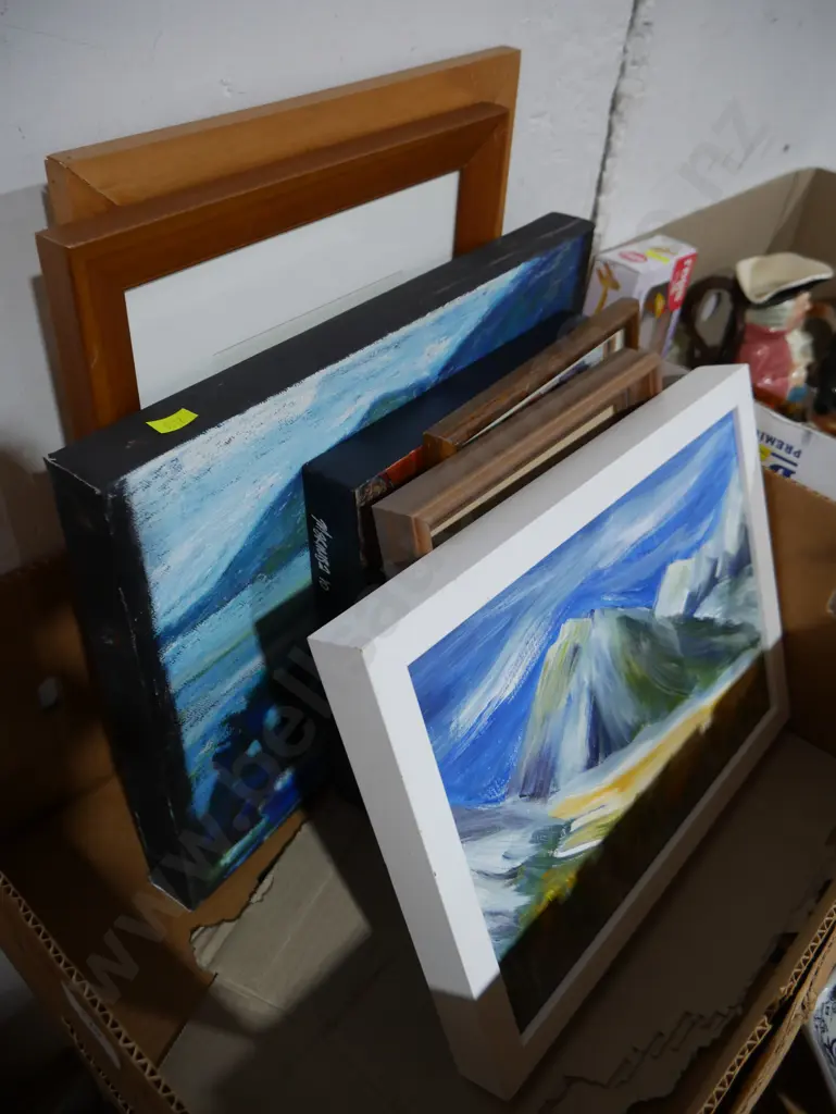 Box of artwork Image 1++