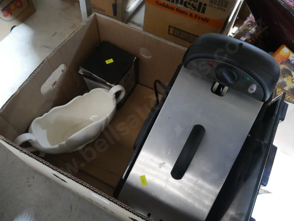 Fryer, bathroom scales etc Image 1++