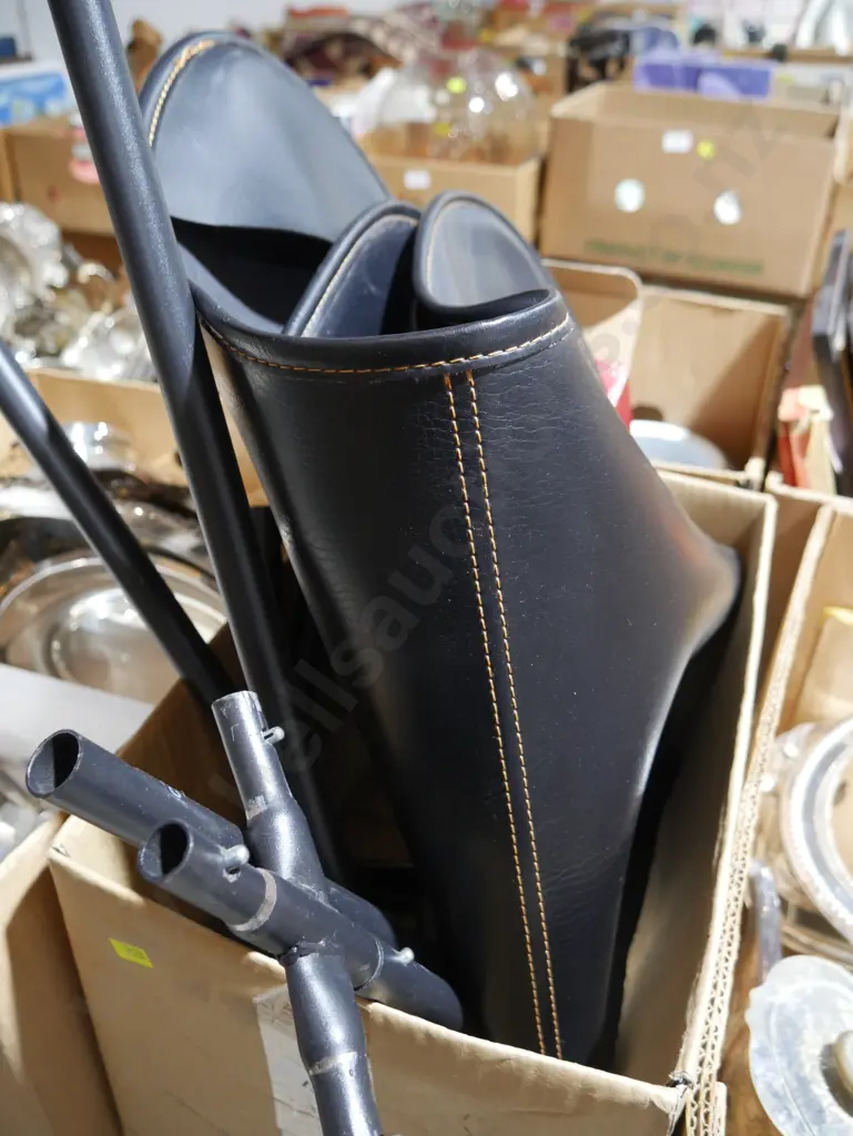 To be assembled butterfly chair Image 1++