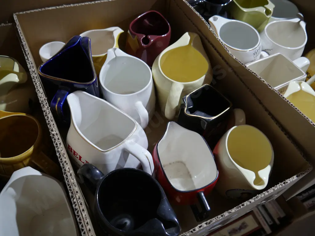 Box of whisky jugs Image 1++