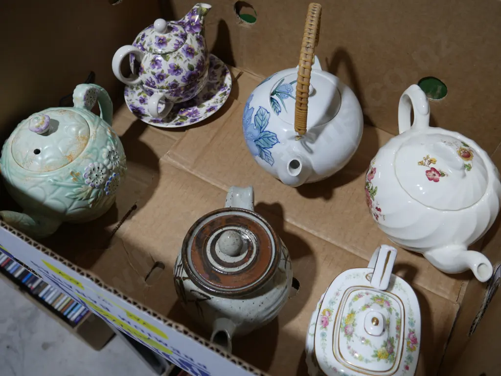 6 teapots Image 1++