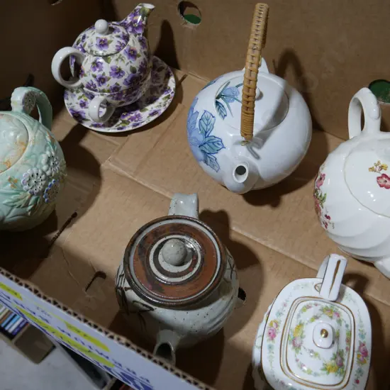 6 teapots