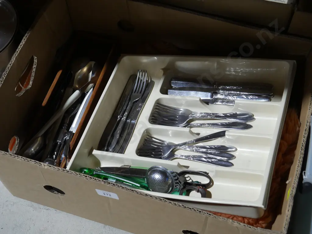 Cutlery, sheepskin etc Image 1++