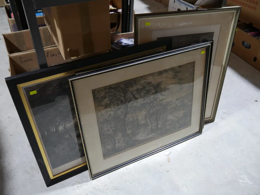 4 framed artworks Image 1++