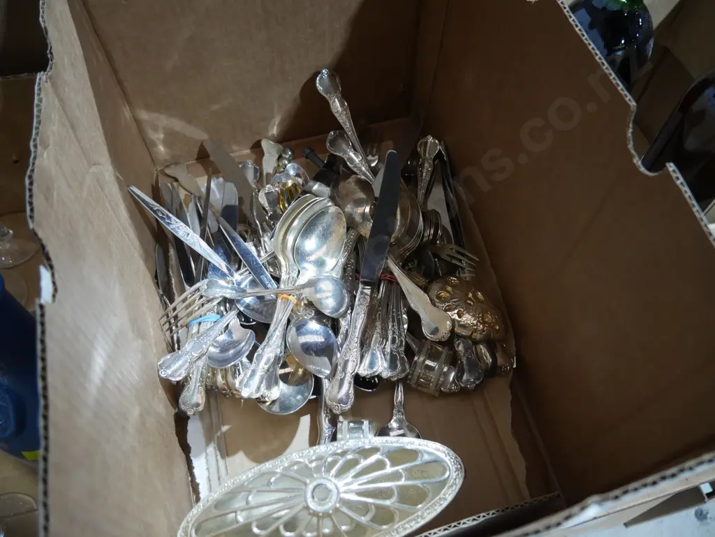 Box of cutlery Image 1++