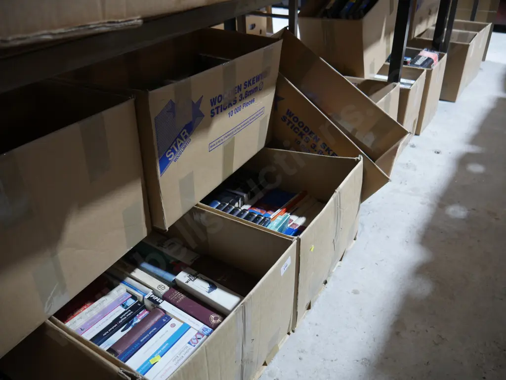 12 boxes, mostly German books Image 1++