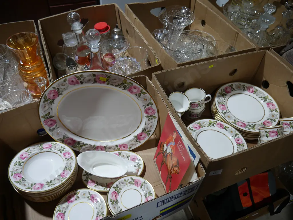 2 boxes Royal Worchester china, Royal Garden. Image 1++