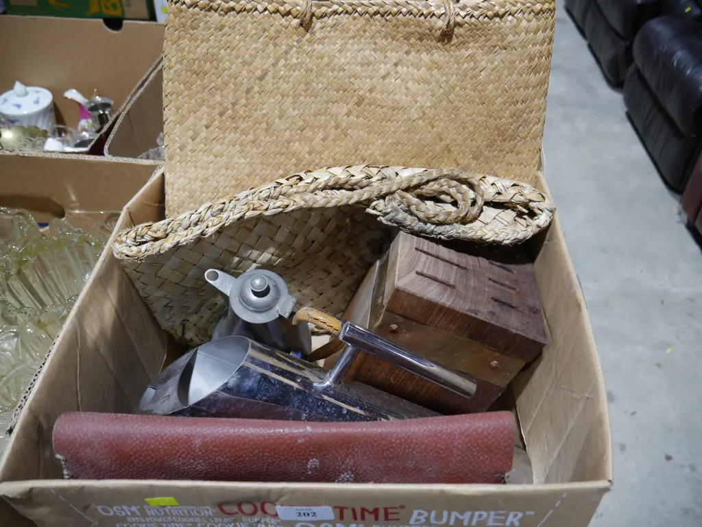 Box of sundries Image 1++