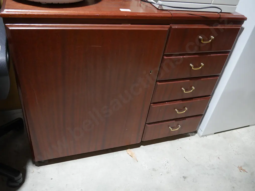 Sewing cabinet Image 1++