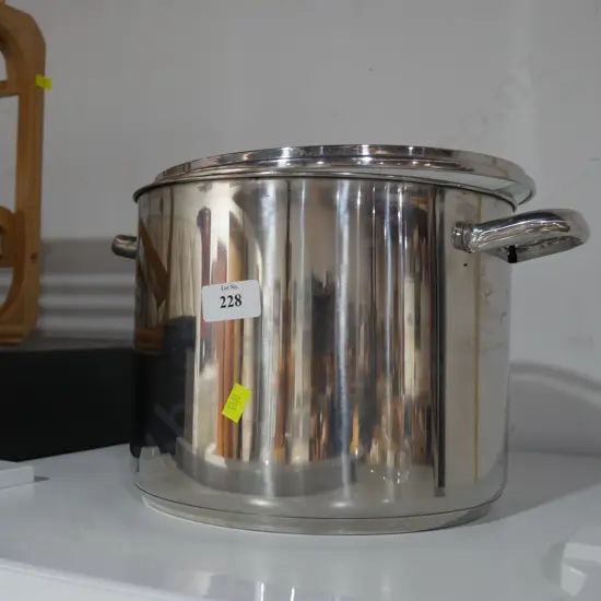 Stock pot