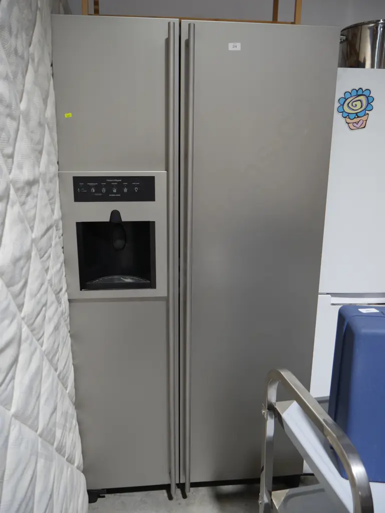 F&P fridge freezer Image 1++