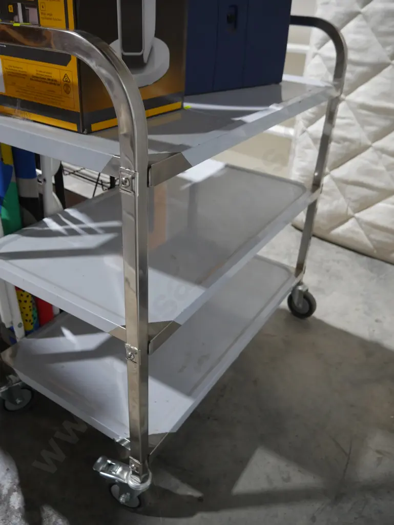 3 tier trolley Image 1++