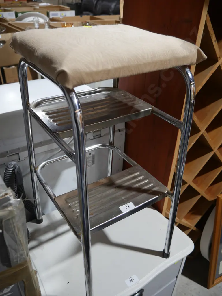 Step stool Image 1++