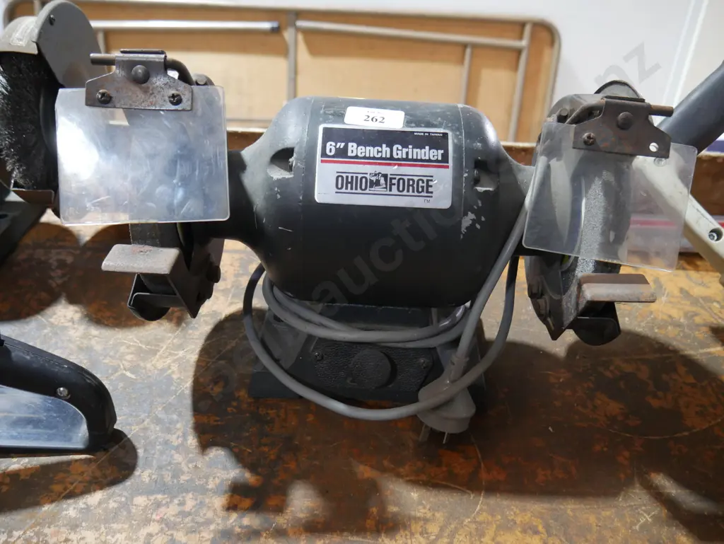 Bench grinder Image 1++