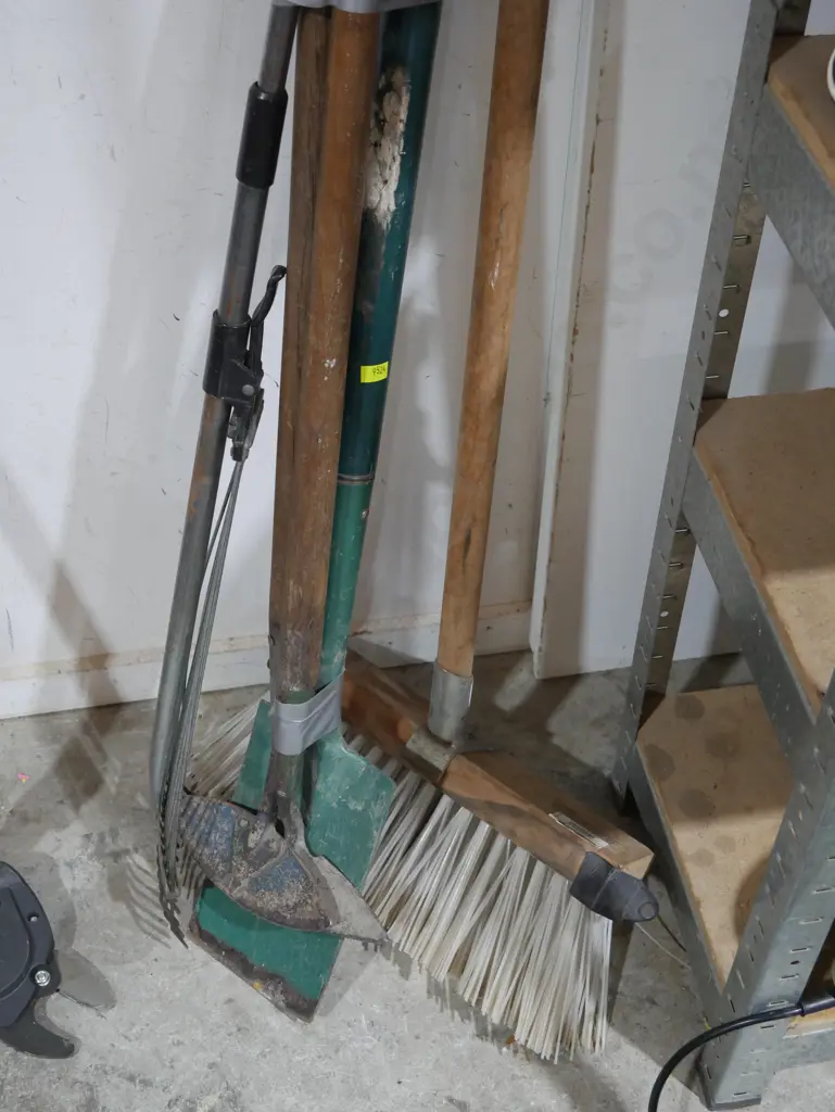 Assorted garden tools Image 1++