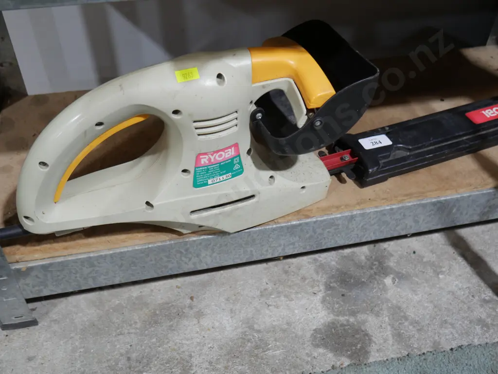 Ryobi hedge trimmer Image 1++
