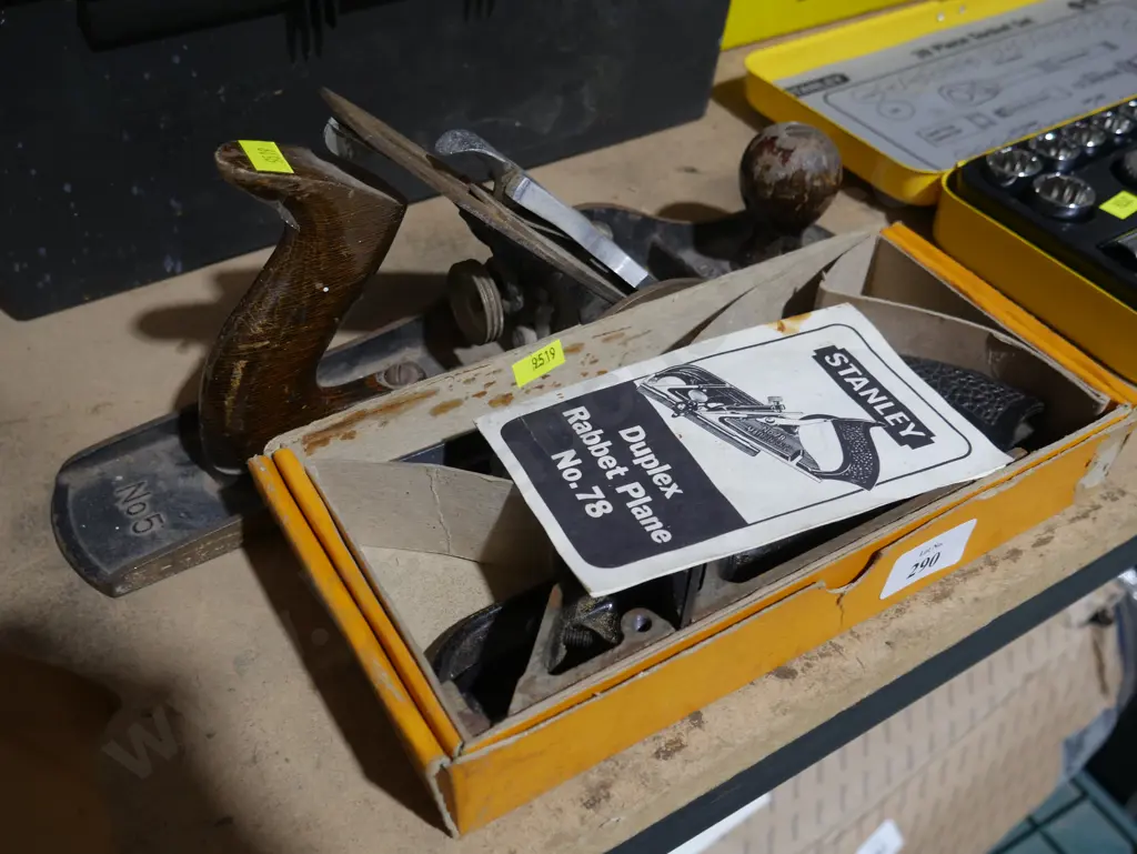 2 wood planes Image 1++