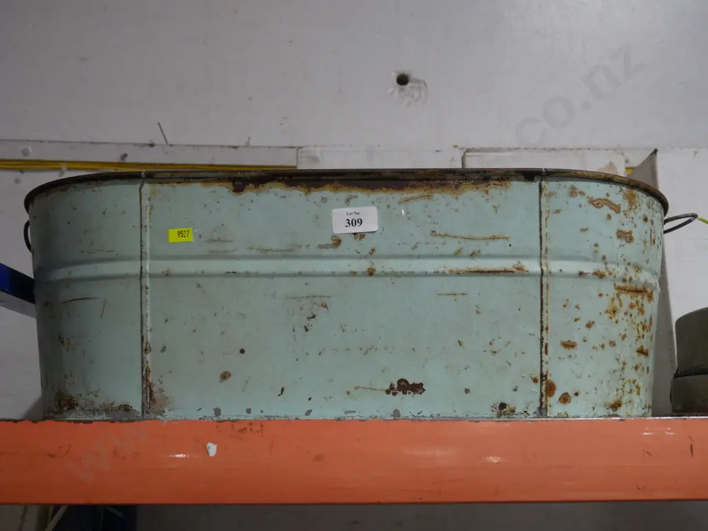 Tin baby bath Image 1++