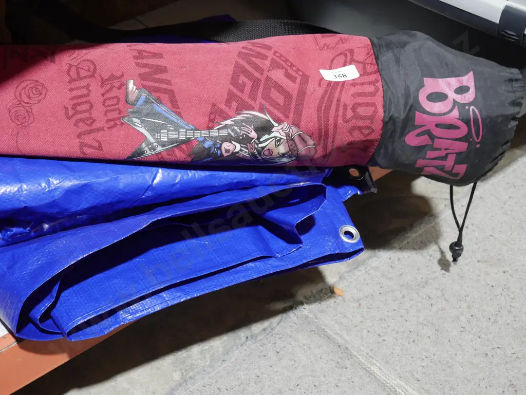 Camping chair , tarp Image 1++