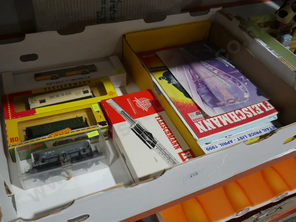 Train carriages , magazines Image 1++