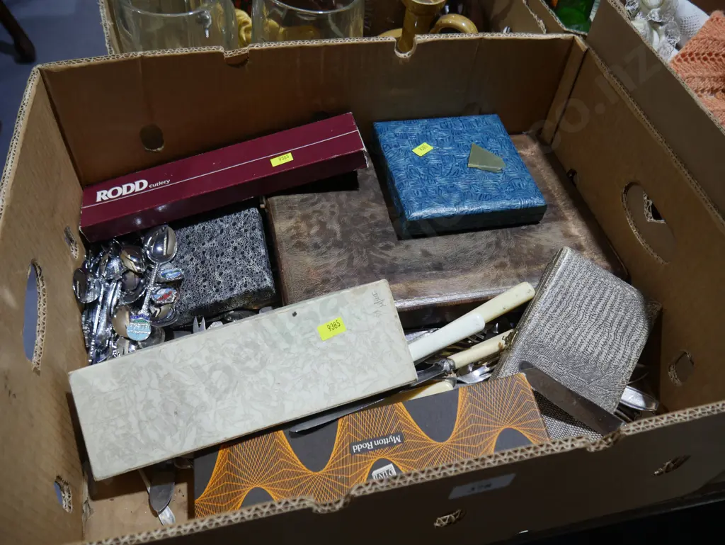 Box of assorted cutlery Image 1++