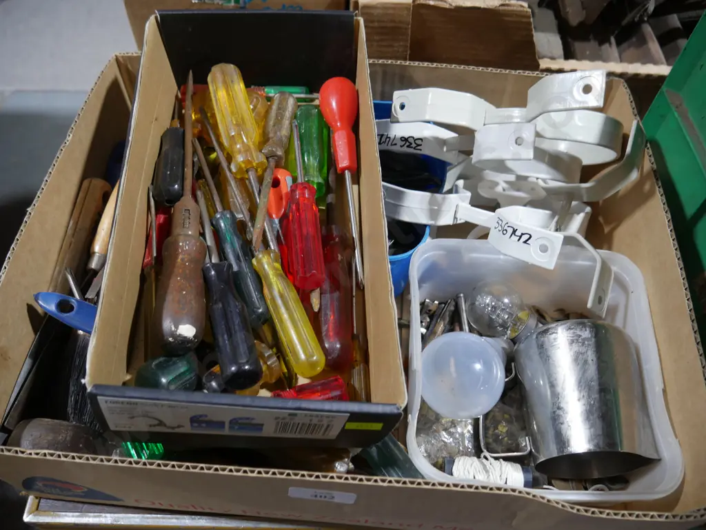 Screw drivers, paint brushes etc Image 1++