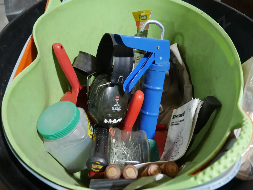 Plastic tubs and contents Image 1++