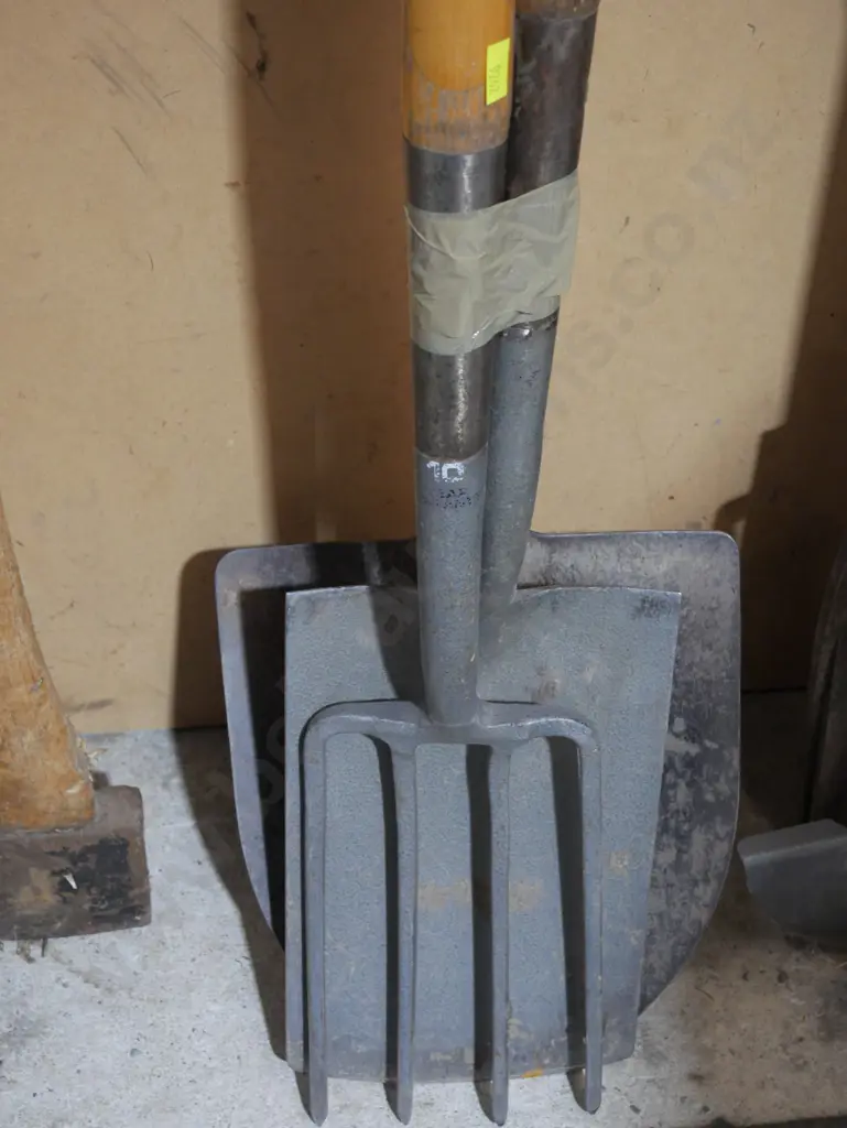 Shovel, spade, fork Image 1++