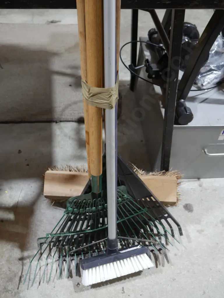 Rakes, brooms Image 1++