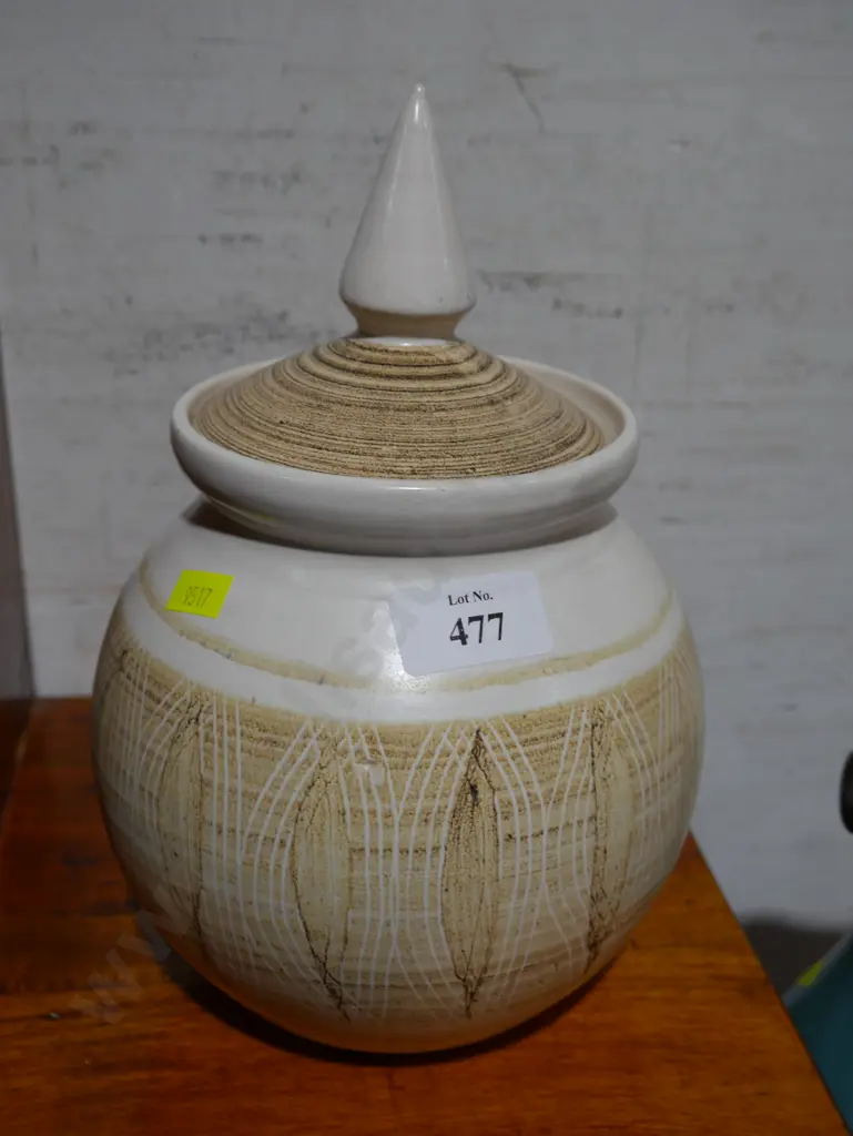 Hanmer pottery cover pot Image 1++