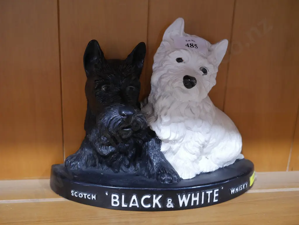 Black & white whisky figure Image 1++