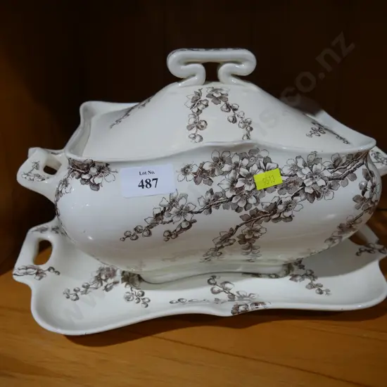 Peach Blow casserole, lid & tray