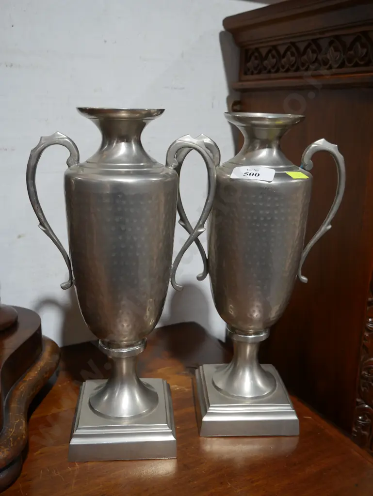 Pair of vases Image 1++